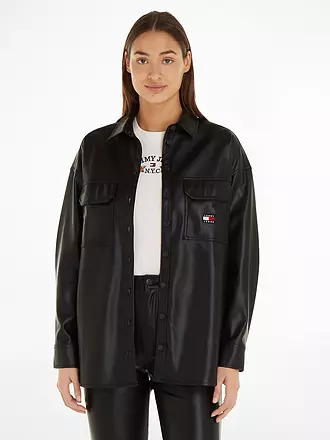 TOMMY JEANS | Overshirt in Lederoptik | schwarz