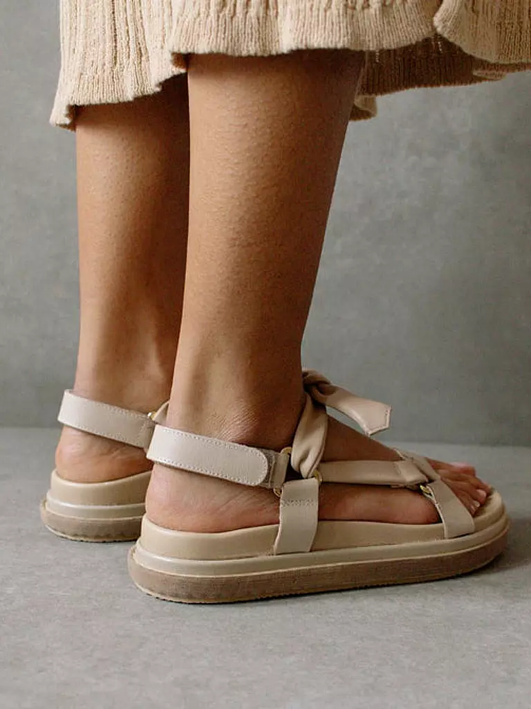 ALOHAS | Sandalen Tied Together | beige