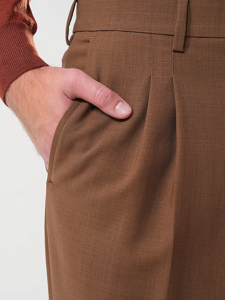 AMI PARIS | Chino Carrot Fit | Camel