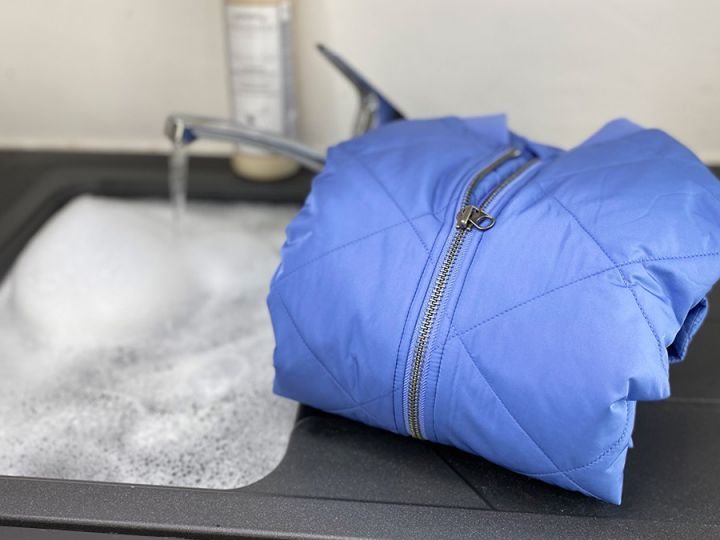 Daunenjacke waschen So geht’s richtig K&Ö