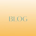 Das Bild zeigt das Wort „BLOG“ in grünlich-blauer Schrift zentriert auf einem Hintergrund mit Farbverlauf, der von einem blassen Gelb oben zu einem wärmeren, dunkleren Gelb unten übergeht.