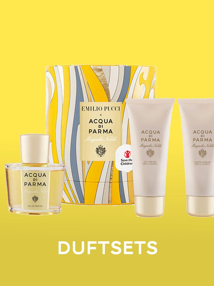 Ein Geschenkset enthält eine Parfümflasche und zwei passende Cremetuben in einer Acqua di Parma-Verpackung mit einem Emilio Pucci-Design. Der Hintergrund ist leuchtend gelb. Der Text unten lautet „DUFTSETS“.