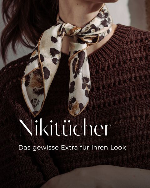 Eine Frau trägt einen braunen Strickpullover und einen um den Hals gebundenen Seidenschal mit Tiermotiven. Text: "Nikitücher - Das gewisse Extra für Ihren Look.