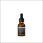 Eine braune Glastropfenflasche von Aesop Shine Hair & Beard Oil mit schwarzem Schraubverschluss und Tropfer, mit einem schwarzen Etikett mit weißem Text, vor einem weißen Hintergrund.