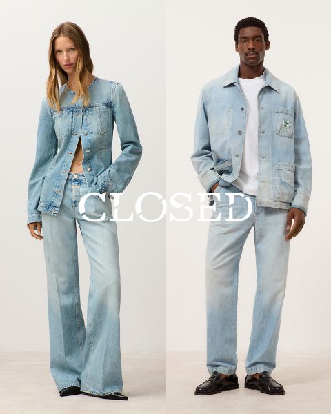 Ein Mann in weißem T-Shirt und Jeans sitzt nach vorne gerichtet auf einem Holzstuhl. Eine Frau in Jeansjacke und Jeans sitzt leicht zurückgelehnt vor ihm. Beide haben einen ernsten Gesichtsausdruck. Über das Bild steht das Wort „GESCHLOSSEN“.