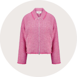 Rosa strukturierte Jacke mit Reißverschluss, Kragen und langen Ärmeln auf hellem Hintergrund.