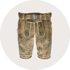 Traditionelle braune Lederhose mit dekorativen Stickereien, einem Gürtel und einer detaillierten Metallschnalle, dargestellt auf einem schlichten hellen Hintergrund.
