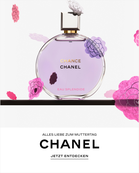 Eine runde Flasche CHANEL Chance Eau Splendide Parfüm mit rosa und lila Blumendekorationen und deutschen Text über die Entdeckung es für den Muttertag.