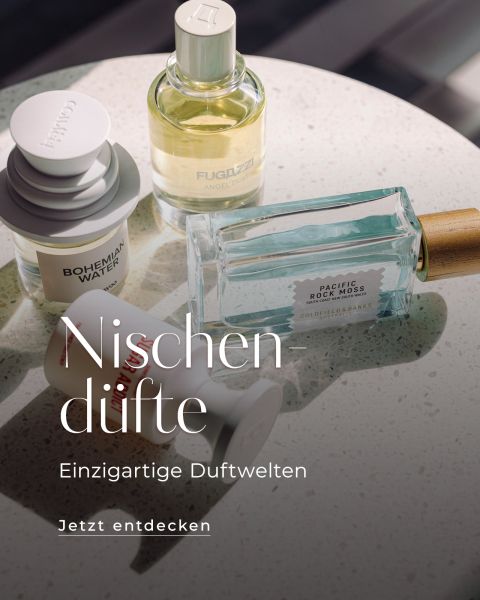 Drei stilvolle Parfümflaschen auf einer sonnenbeschienenen Fläche mit deutschem Text, der für einzigartige Nischendüfte wirbt.