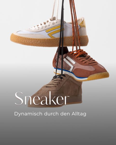 Drei Turnschuhe in Weiß, Braun und Beige hängen an ihren Schnürsenkeln über dem deutschen Text: "Sneaker. Dynamisch durch den Alltag.