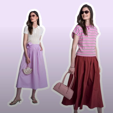 Zwei Frauen posieren in stilvollen Outfits; eine trägt einen lavendelfarbenen Rock und ein weißes Oberteil, die andere einen roten Rock und ein rosa gestreiftes Oberteil. Beide tragen Taschen und Sonnenbrillen.
