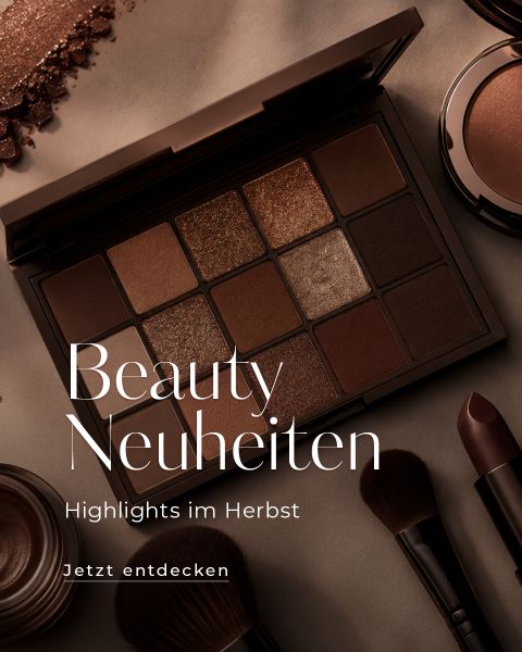 Lidschattenpalette, Pinsel und Lippenstift in warmen Brauntönen. Der Text auf Deutsch wirbt für neue Beauty-Highlights für den Herbst.