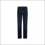 Eine klassische dunkelblaue Jeans mit geradem Bein, Vordertaschen und Knopfverschluss, präsentiert vor weißem Hintergrund.