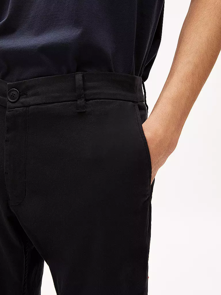 ARMEDANGELS | Chino Regular Fit AATHAN | schwarz