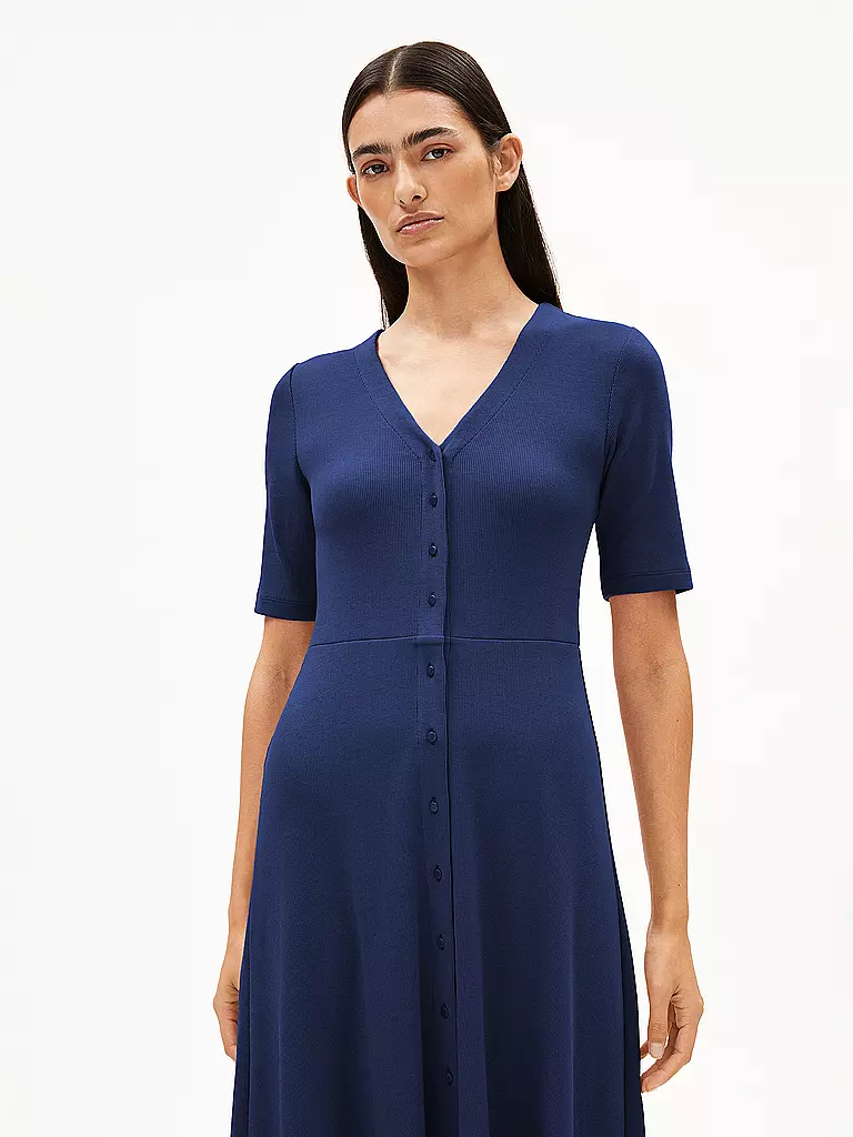 ARMEDANGELS | Midikleid ALURAA | blau