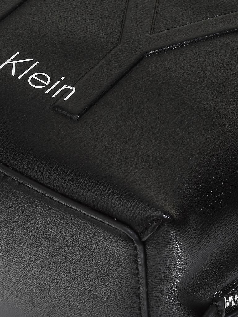 CALVIN KLEIN | Tasche - Henkeltasche "Shaped Duffle" | schwarz