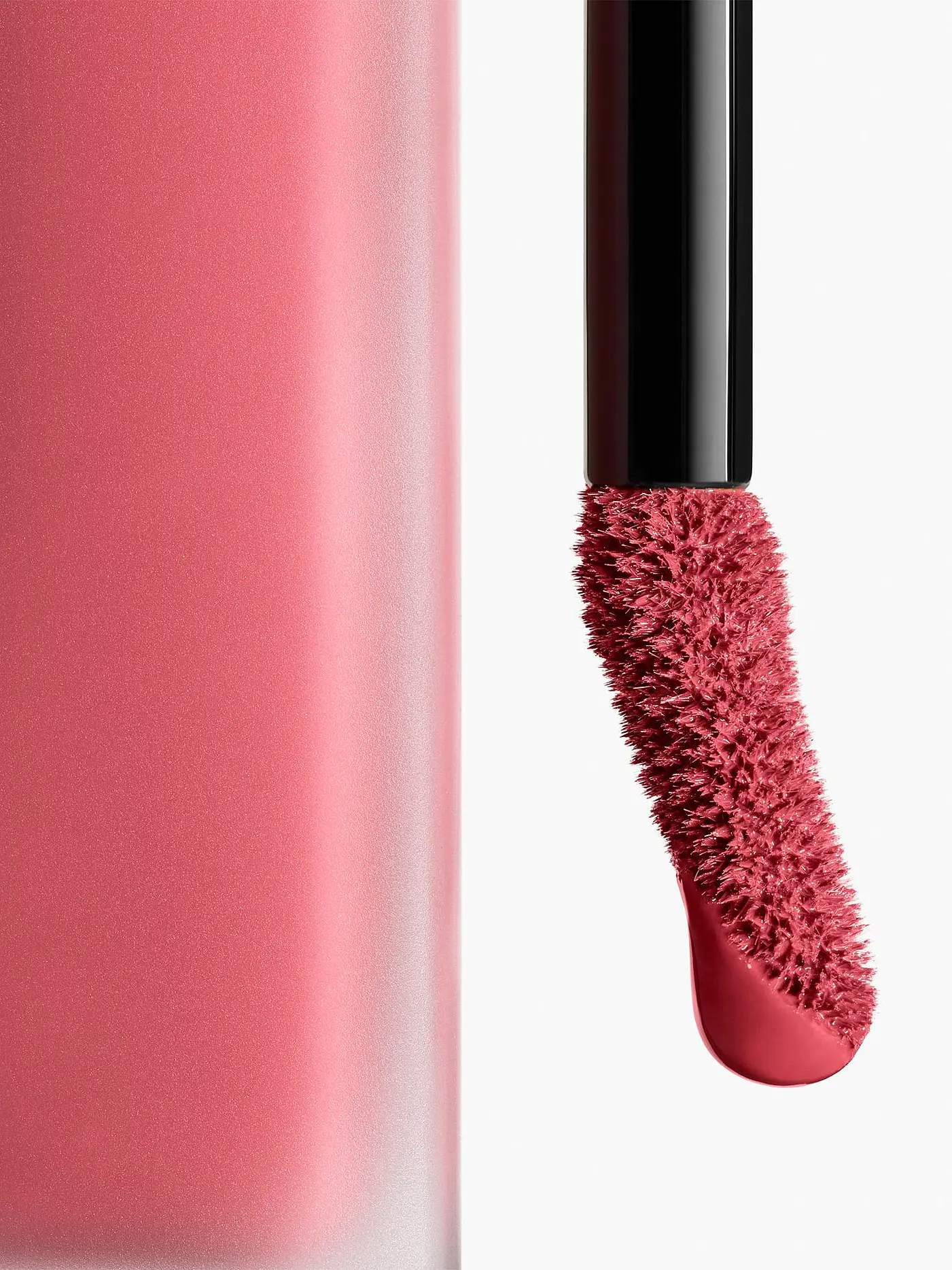 CHANEL | DER INTENSIVE MATTE FLUID-LIPPENSTIFT MIT ULTRA-LANGEM HALT | beere