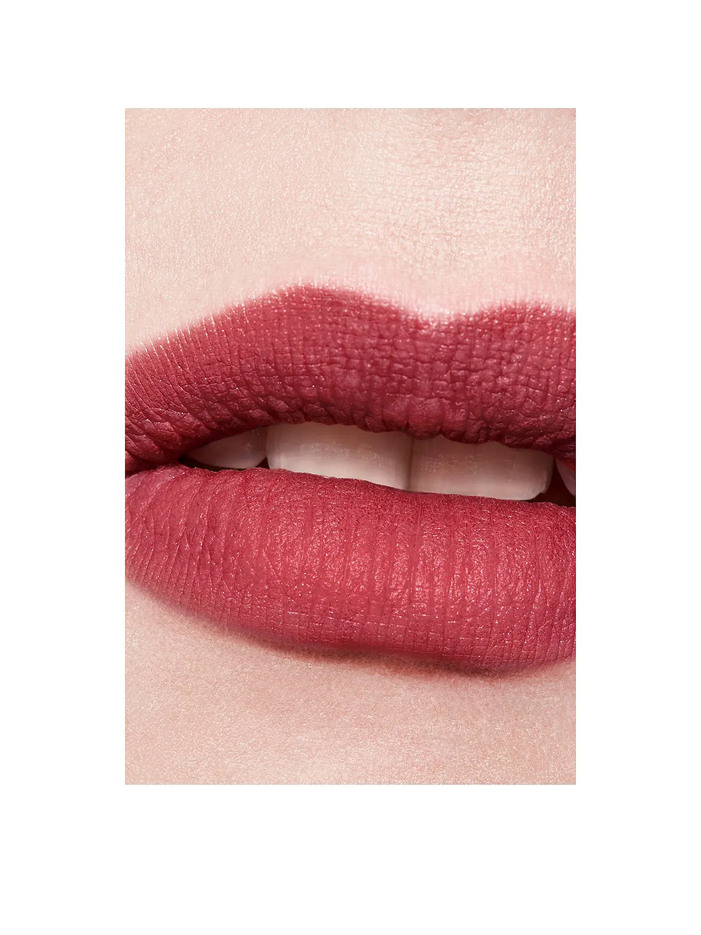 CHANEL | DER INTENSIVE MATTE FLUID-LIPPENSTIFT MIT ULTRA-LANGEM HALT | beere