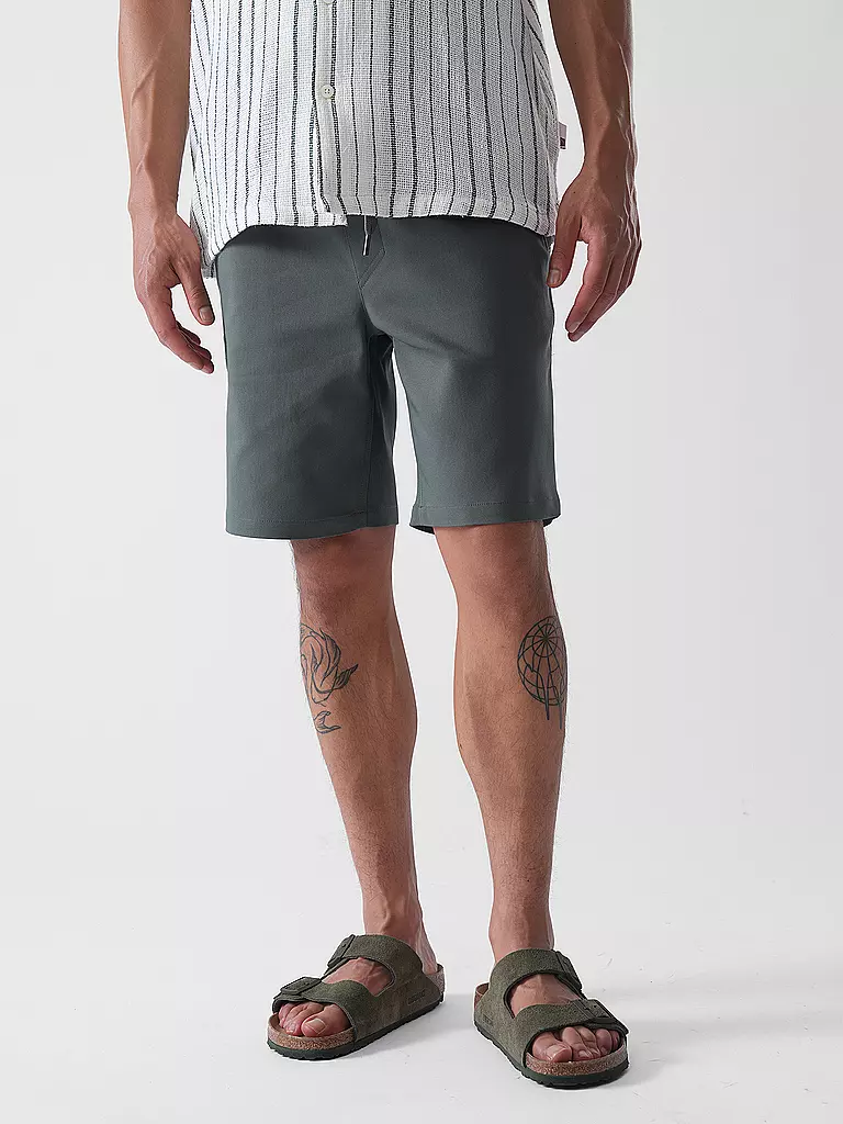CHASIN | Shorts | grün
