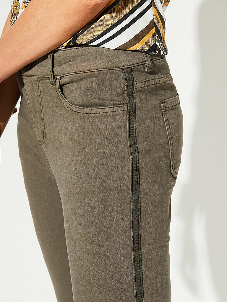 COMMA | Jeans mit Galonstreifen | 