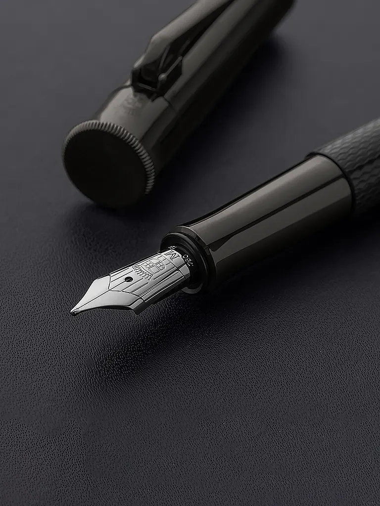 FABER-CASTELL | Füllfederhalter Guilloche Black Edition, M | Schwarz