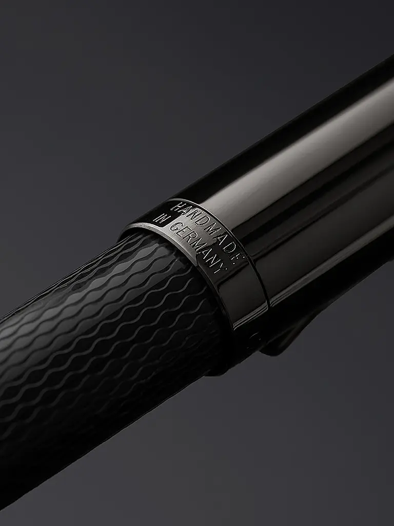 FABER-CASTELL | Füllfederhalter Guilloche Black Edition, M | Schwarz
