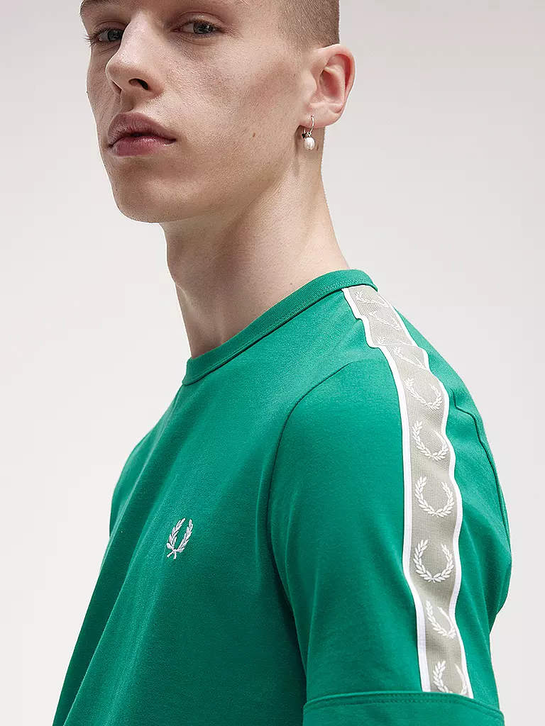 FRED PERRY | T-Shirt  | grün