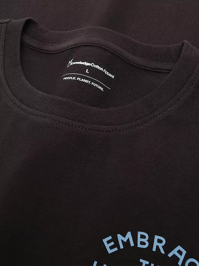 KNOWLEDGE COTTON APPAREL | T-Shirt BACKPRINT CAMP LIFE | braun