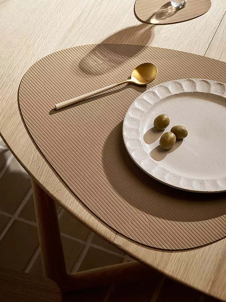 LIND DNA | Tischset 37x44cm CORDUROY OVAL Nougat | camel