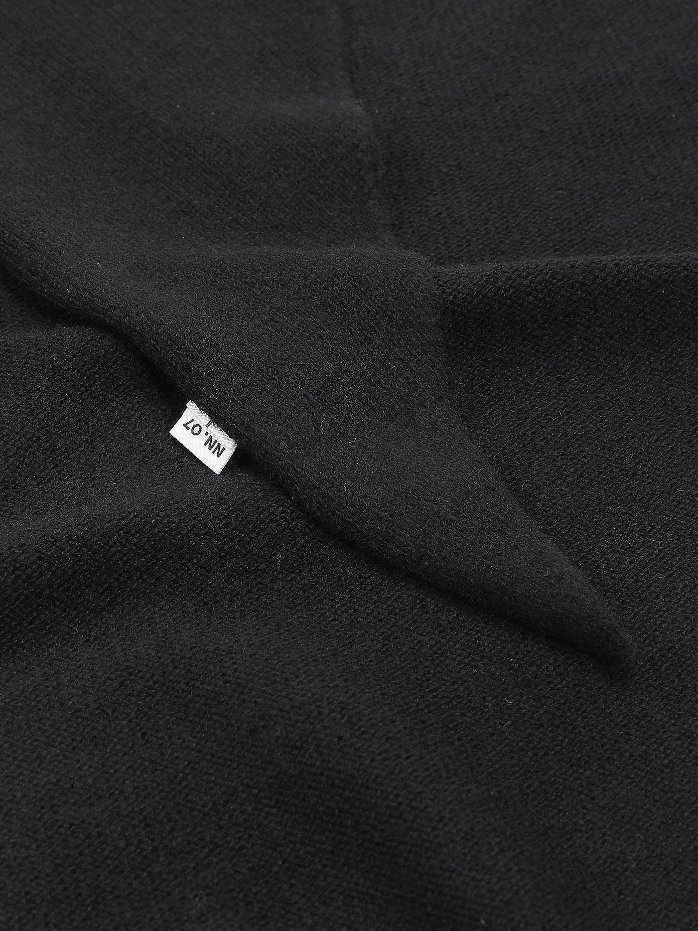 NN.07 | Triangel Schal | schwarz