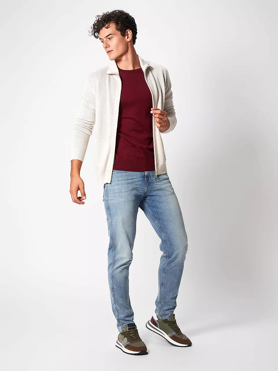 1 Jeans, 5 Looks - Tapered