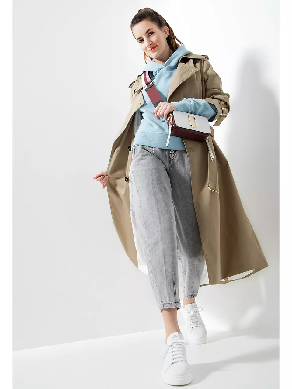 Trend Look - Trenchcoat + Hoodie