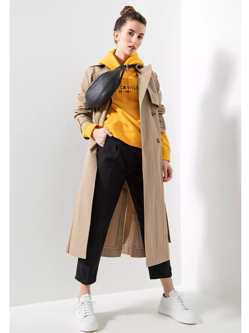 Trend Look - Trenchcoat + Hoodie