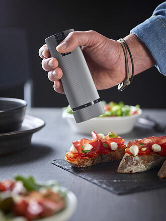 PEUGEOT | Set mit wiederaufladbaren elektrischen Salz- und Pfeffermühlen 15cm ELECTRIC-DUO LINE Carbon Alu