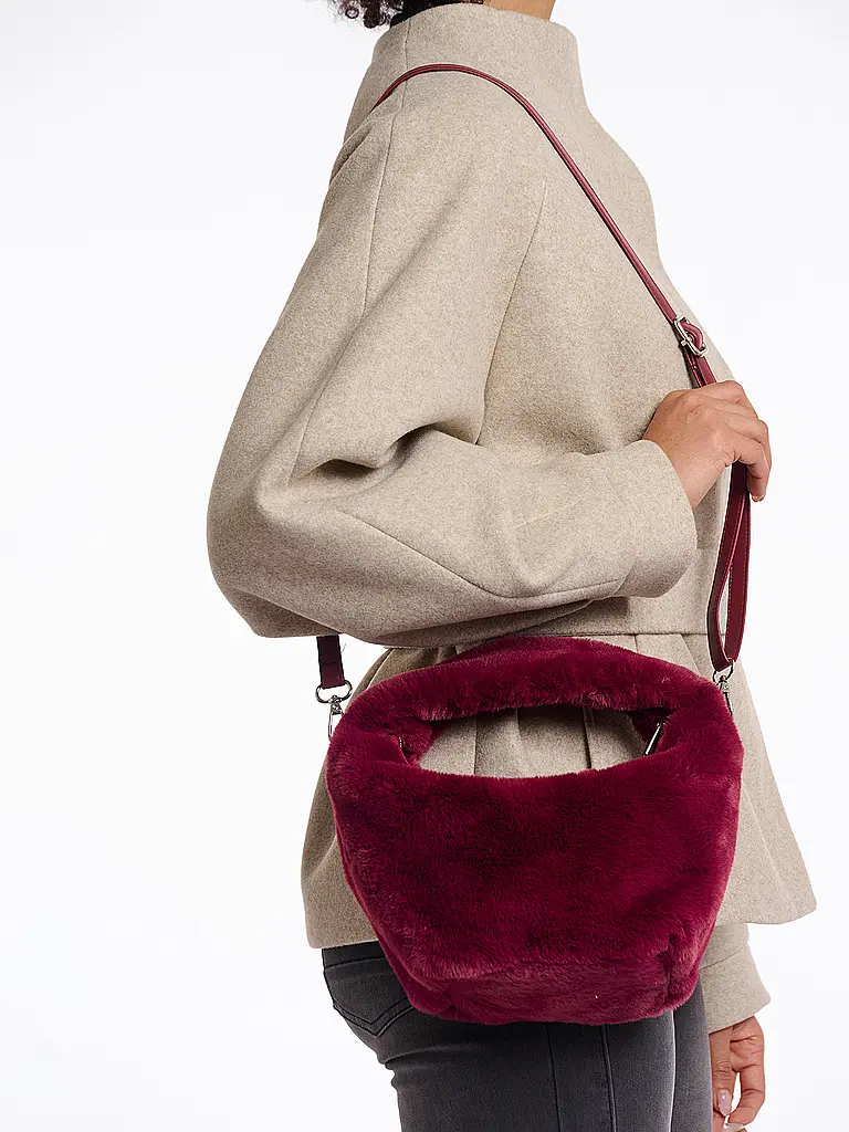 RINO&PELLE | Tasche - Umhängetasche in Felloptik CHERYL Small | dunkelrot