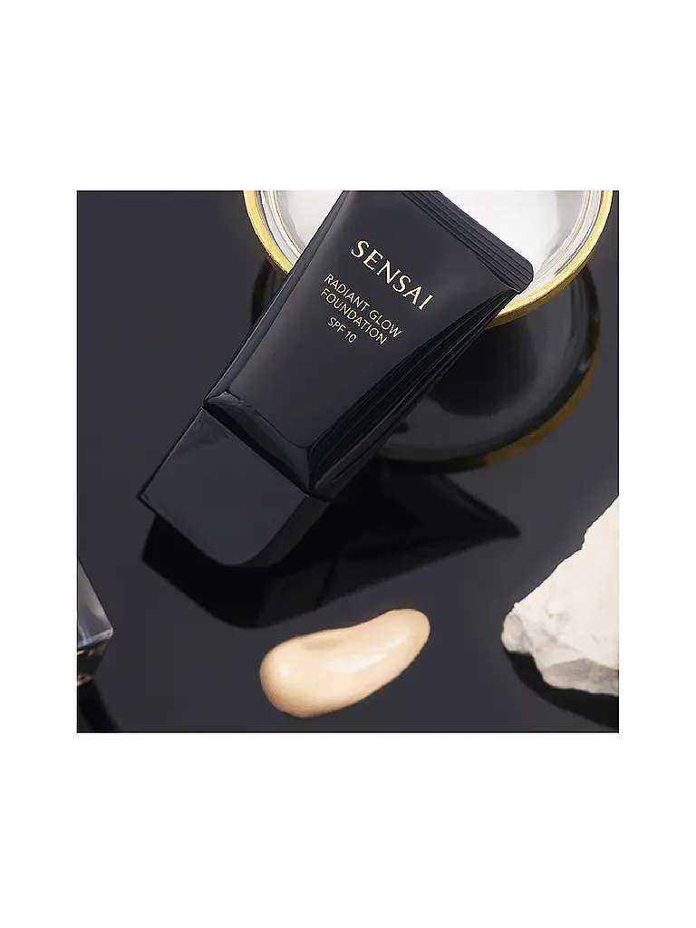 SENSAI | Radiant Glow Foundation SPF10 (RG204 Honey Beige) | hellbraun