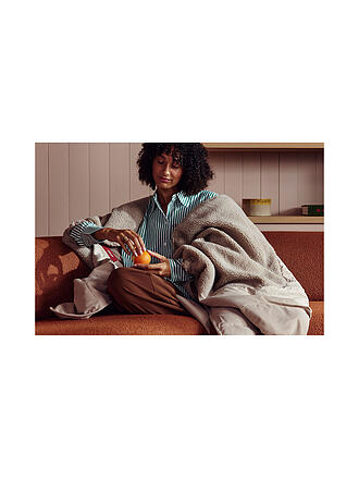 STOOV | Wärmedecke 135x180cm HUGE HUG FLEX Soft Beige