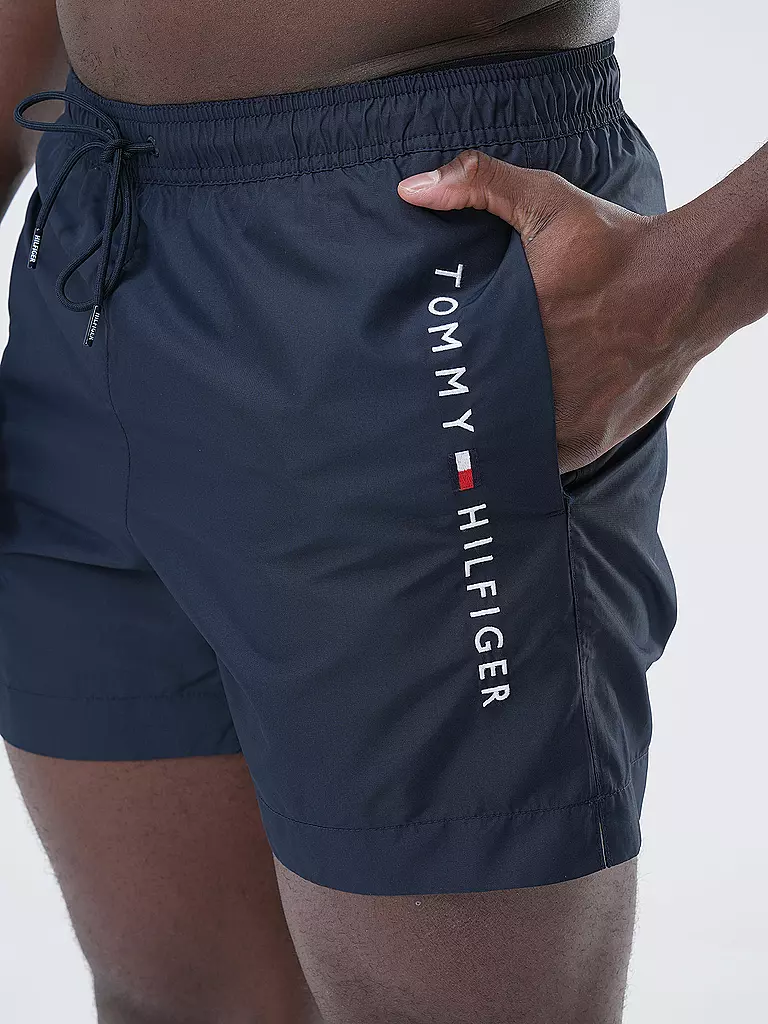 TOMMY HILFIGER | Badeshorts | grün