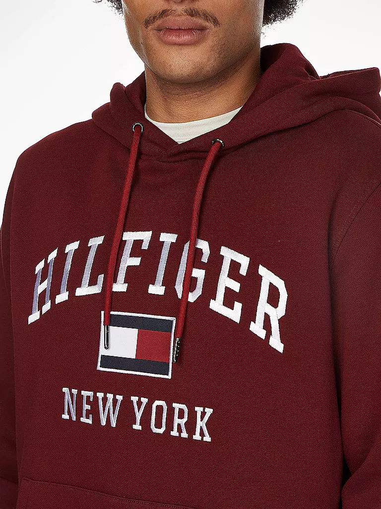 TOMMY HILFIGER | Kapuzensweater - Hoodie MODERN VARSITY | rot