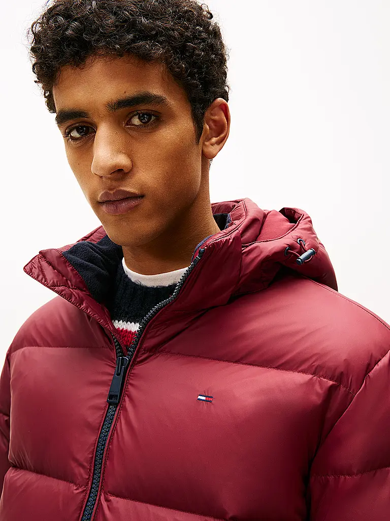 TOMMY JEANS | Daunenjacke  ESSENTIAL | dunkelrot