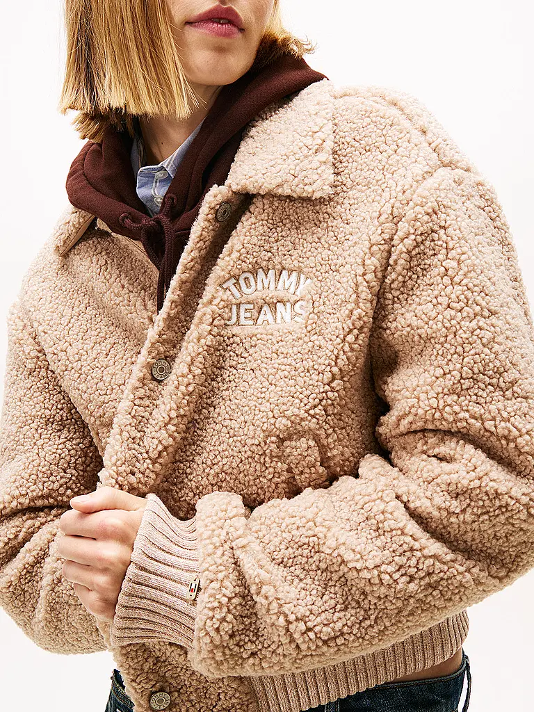 TOMMY JEANS | Jacke in Felloptik | 