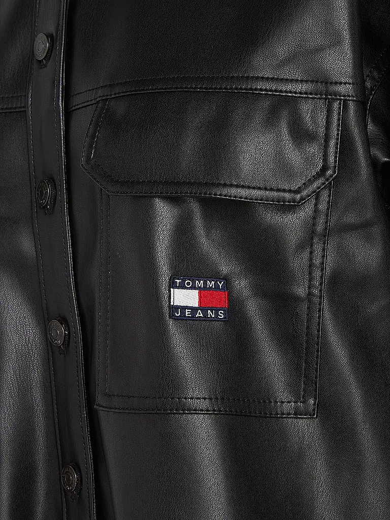 TOMMY JEANS | Overshirt in Lederoptik | schwarz