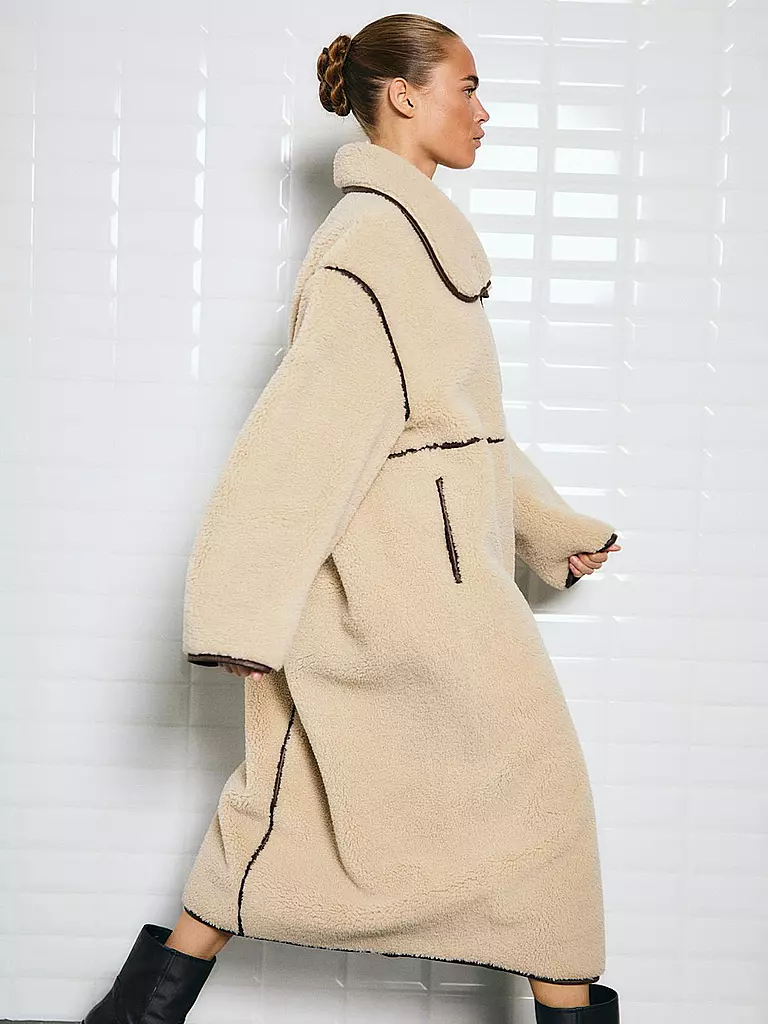 WITHBLACK | Mantel in Felloptik DAJANA | creme